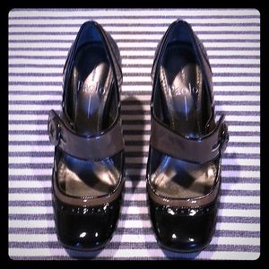 Linea Paolo two-tone black and taupe patent heel